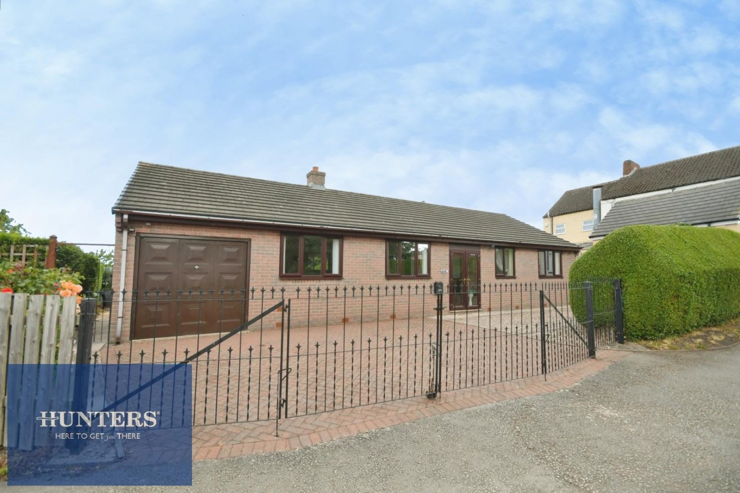 3 bedroom Bungalow for sale in Renishaw Road, Mastin Moor, Chesterfield, S43 3DW