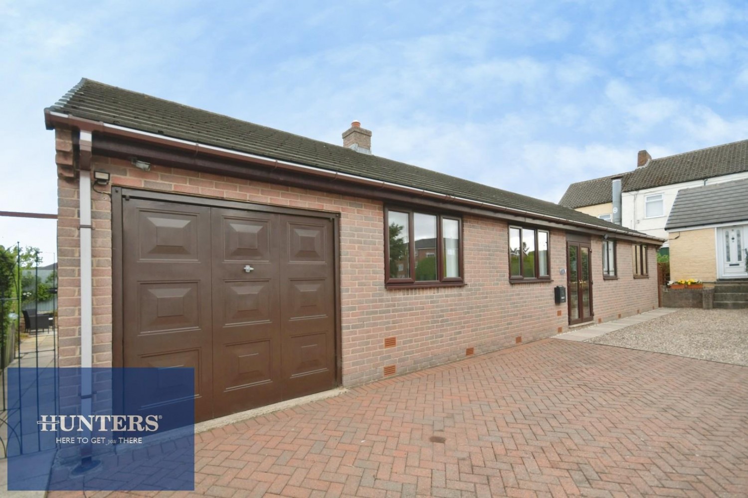 3 bedroom Bungalow for sale in Renishaw Road, Mastin Moor, Chesterfield, S43 3DW