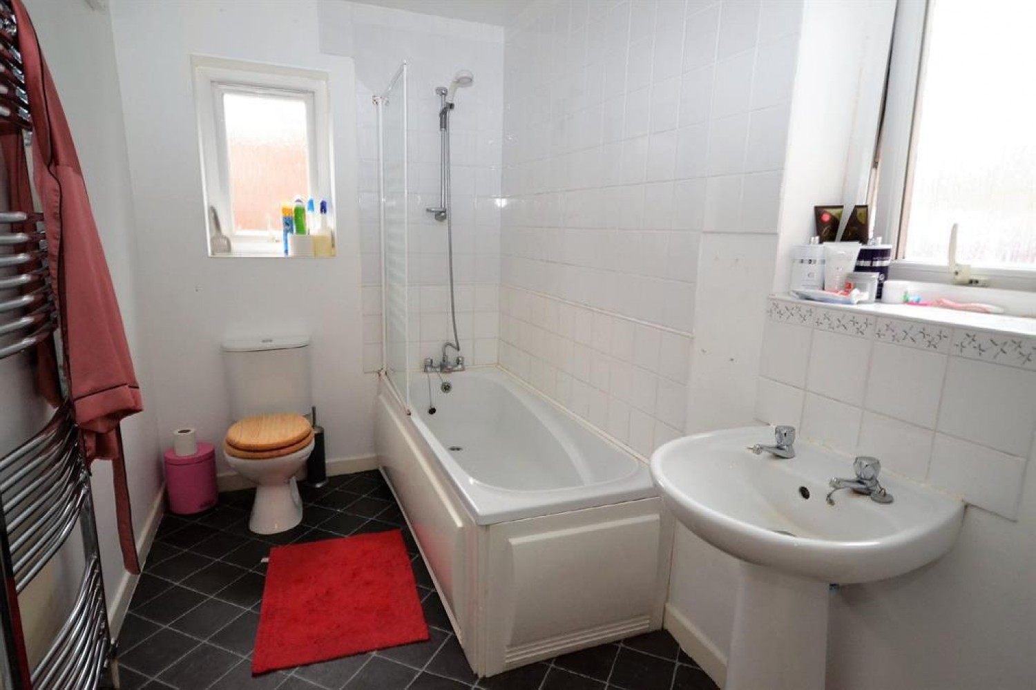 5 bedroom Flat to let in St. Kilda Parade, Gloucester, Gloucestershire