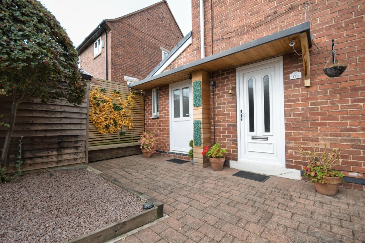 Queen Victoria Road, New Tupton, Chesterfield