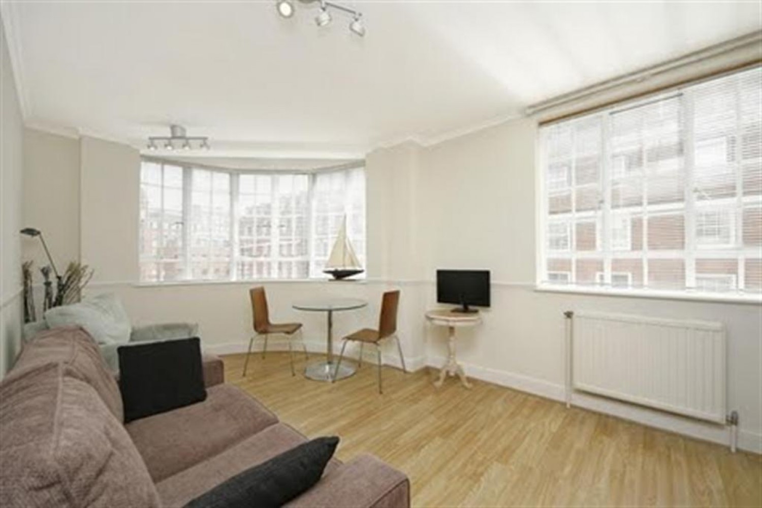 1 bedroom Flat to let in Chelsea Cloisters, Sloane Avenue, SW3