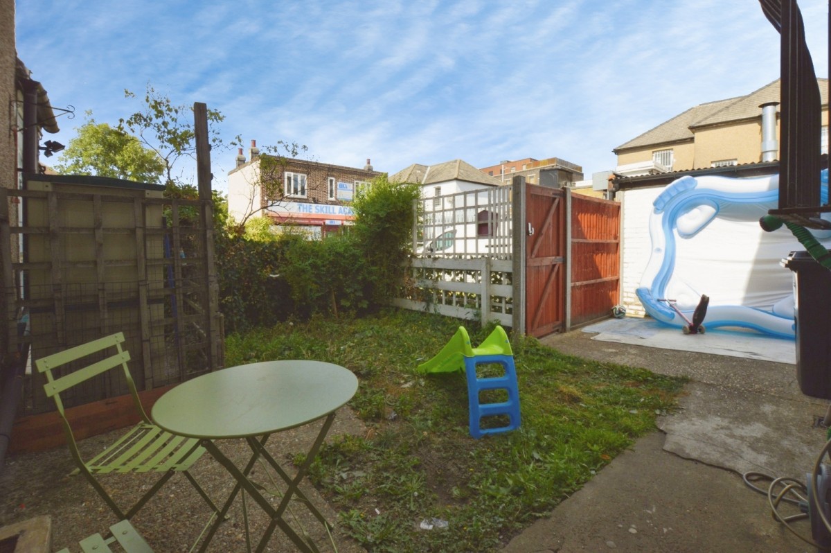 Mansfield Road, Ilford IG1 3AZ