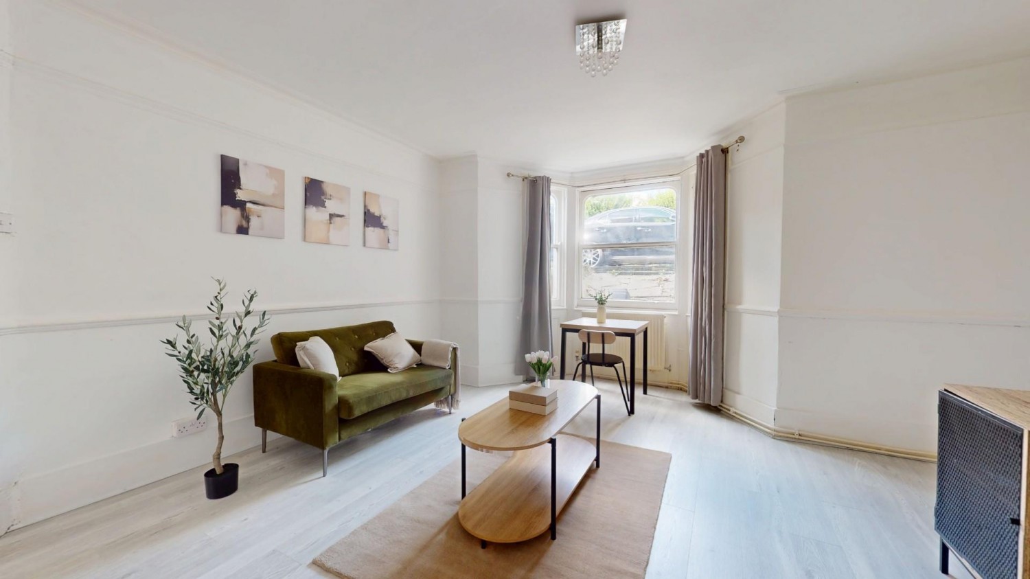 2 bedroom Flat for sale in Overcliffe, Gravesend