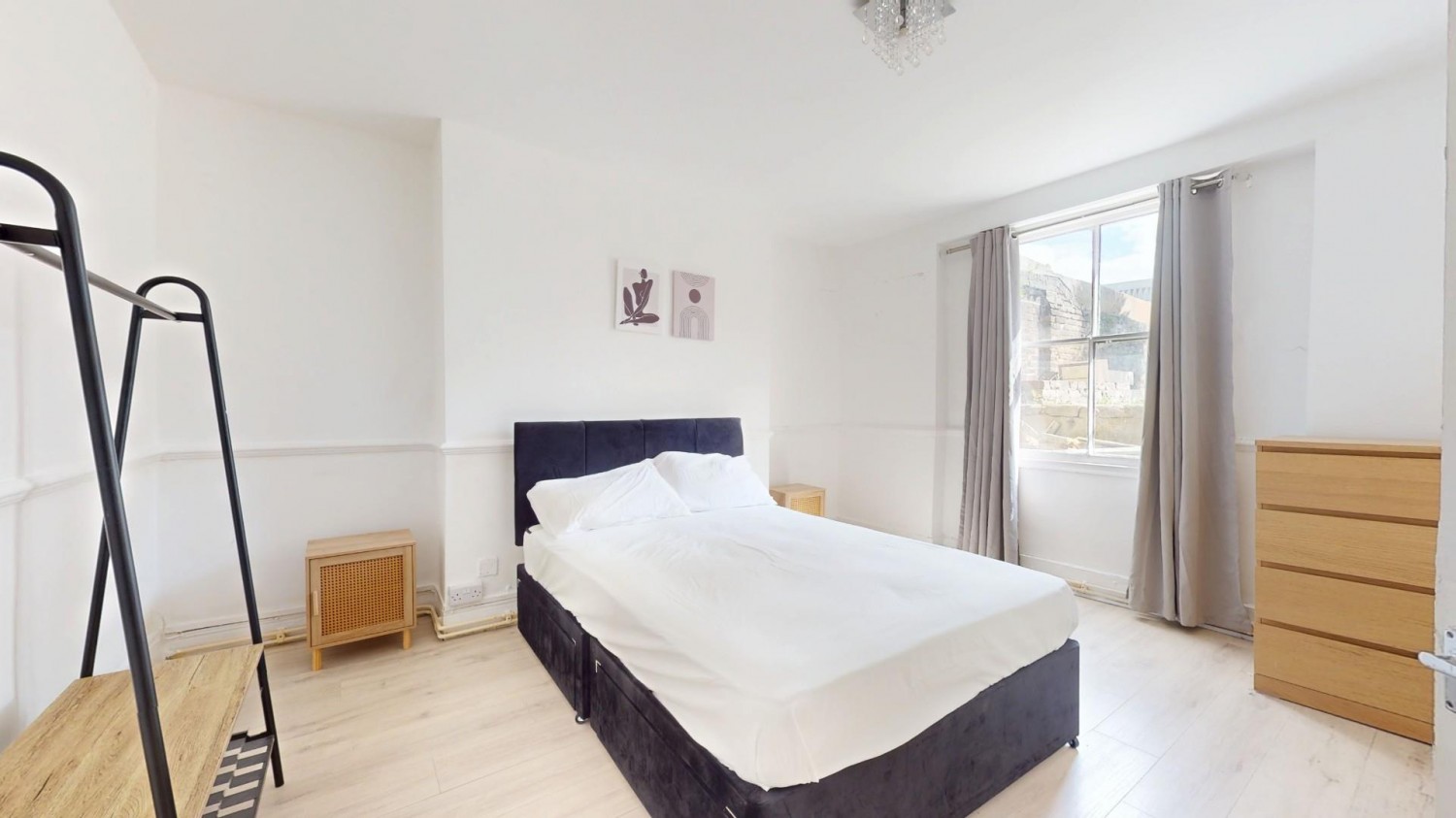 2 bedroom Flat for sale in Overcliffe, Gravesend