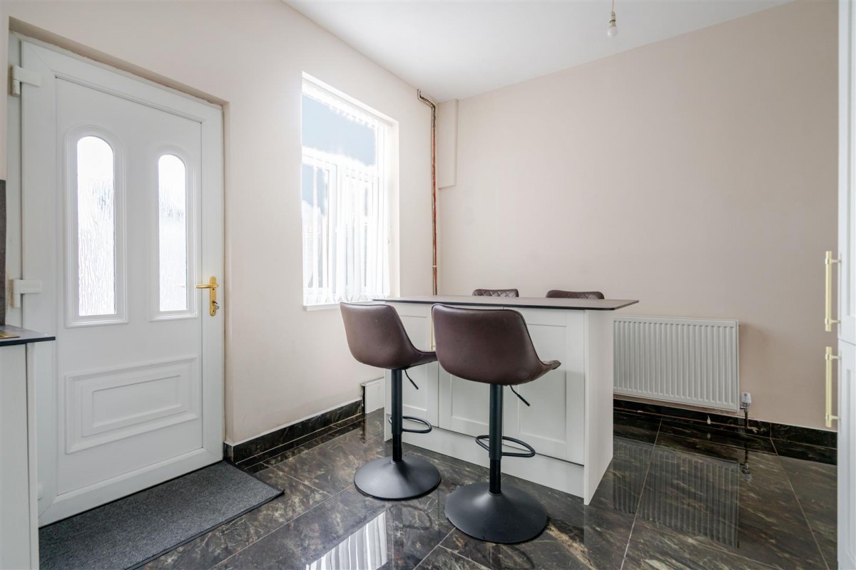 Isherwood St, Leigh