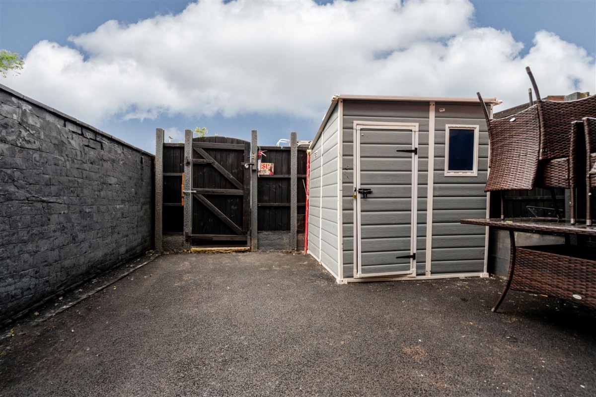 Isherwood St, Leigh