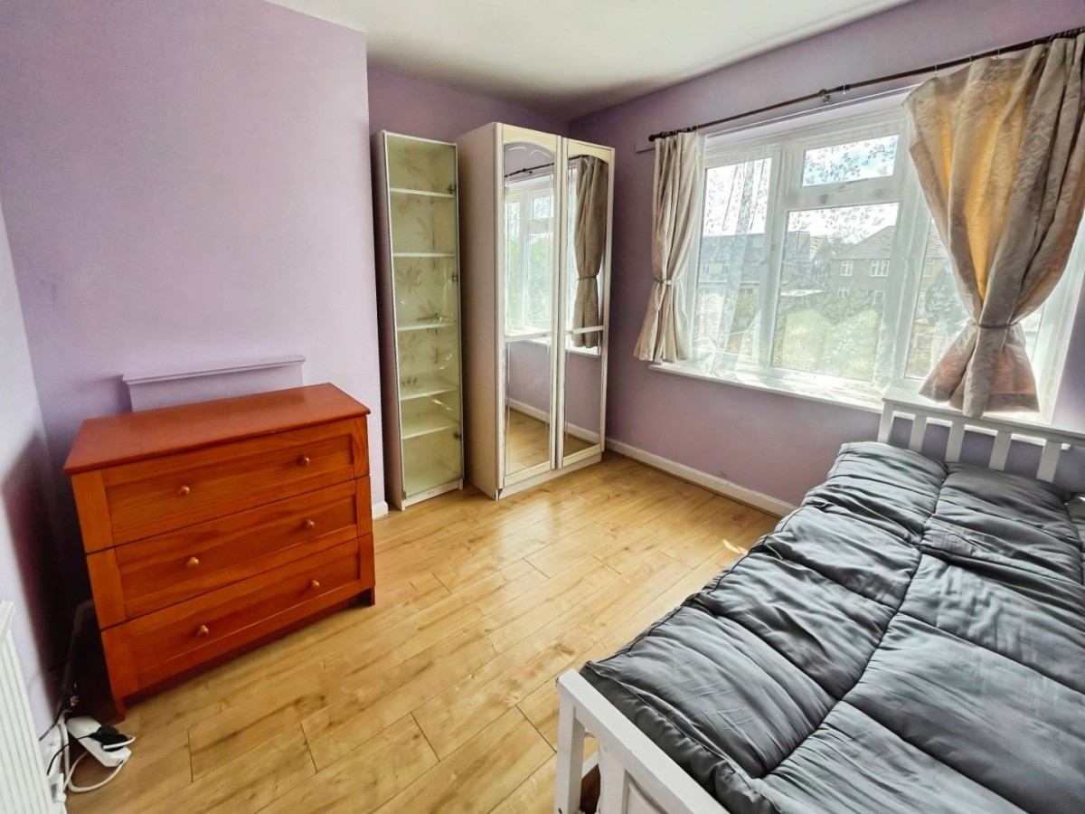 Hounslow, Queen's Gardens, Hounslow