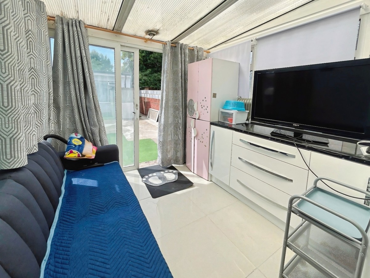 Hounslow, Queen's Gardens, Hounslow