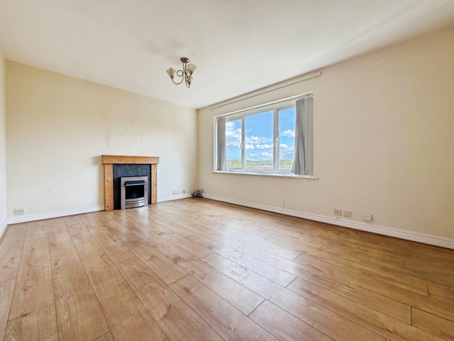 2 bedroom Flat for sale in Pine Croft, Chapeltown, Sheffield