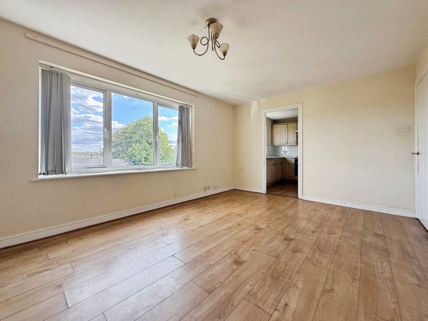 2 bedroom Flat for sale in Pine Croft, Chapeltown, Sheffield