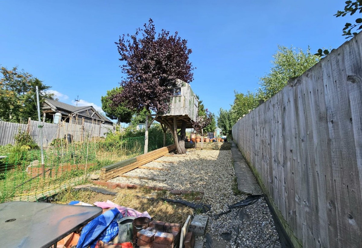 Rosebery Road, Dursley