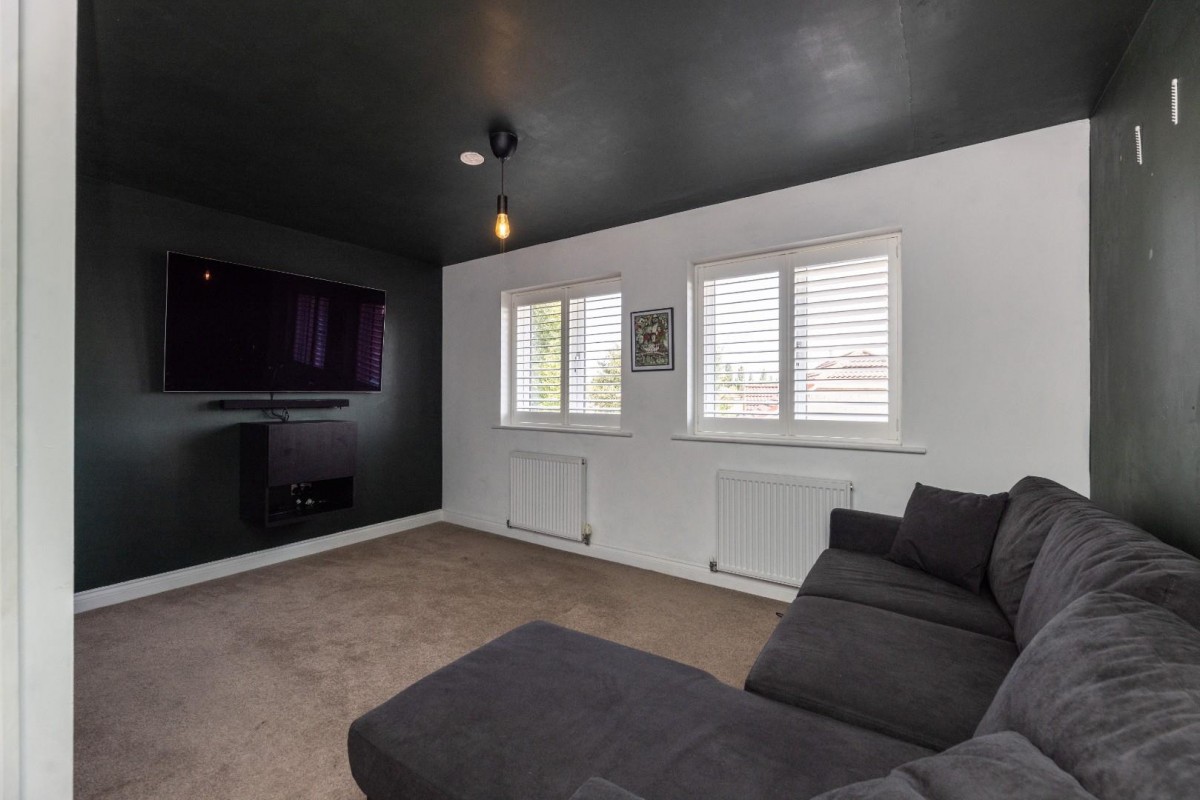2, Roberts Close, Fairburn, Knottingley, North Yor