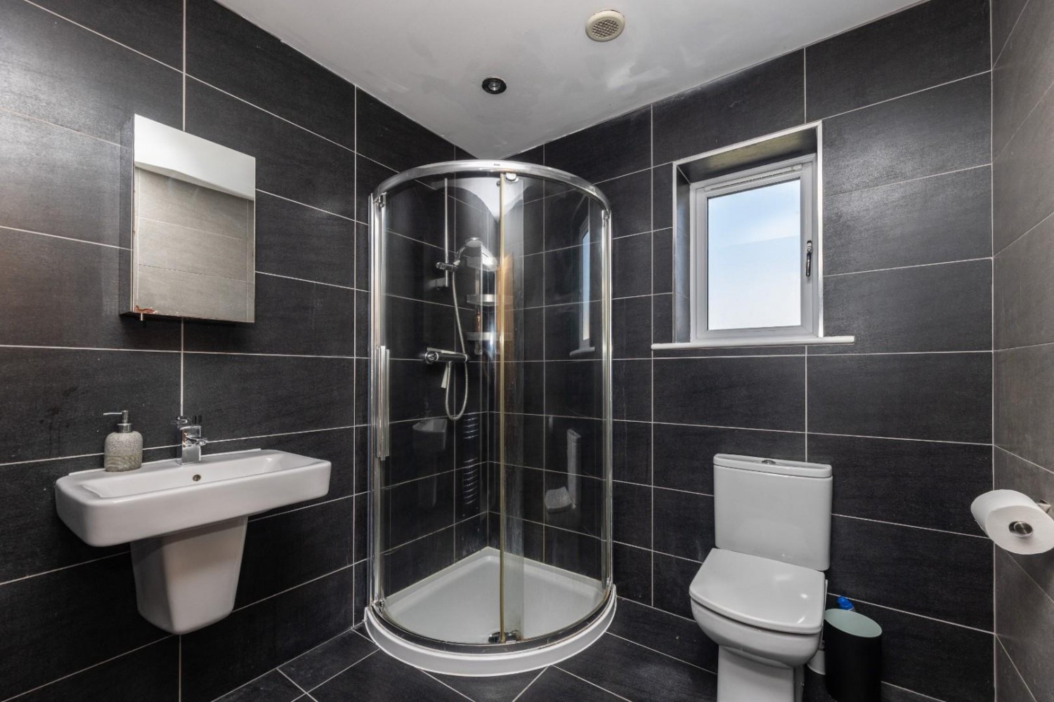 4 bedroom House for sale in 2, Roberts Close, Fairburn, Knottingley, North Yor