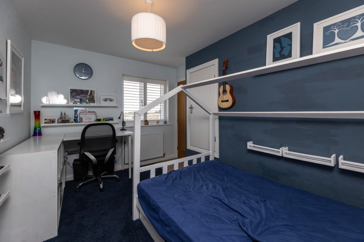 2, Roberts Close, Fairburn, Knottingley, North Yor