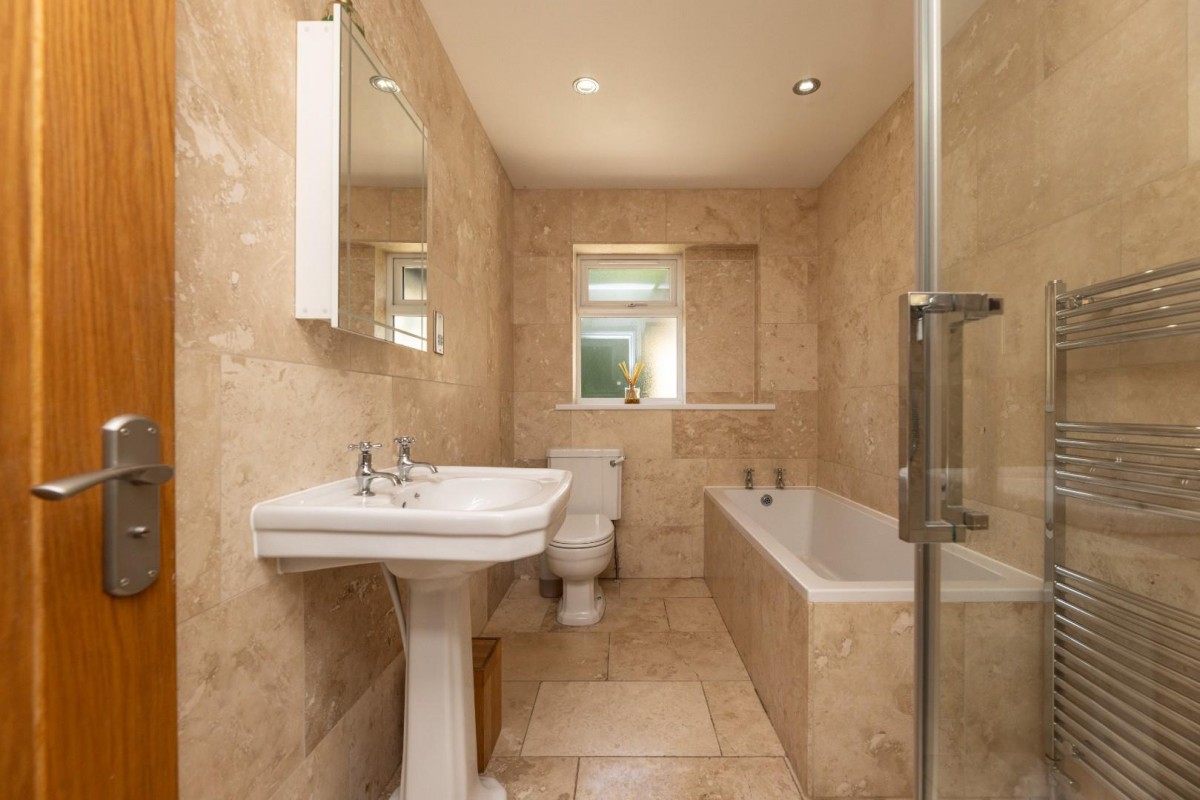 2, Roberts Close, Fairburn, Knottingley, North Yor