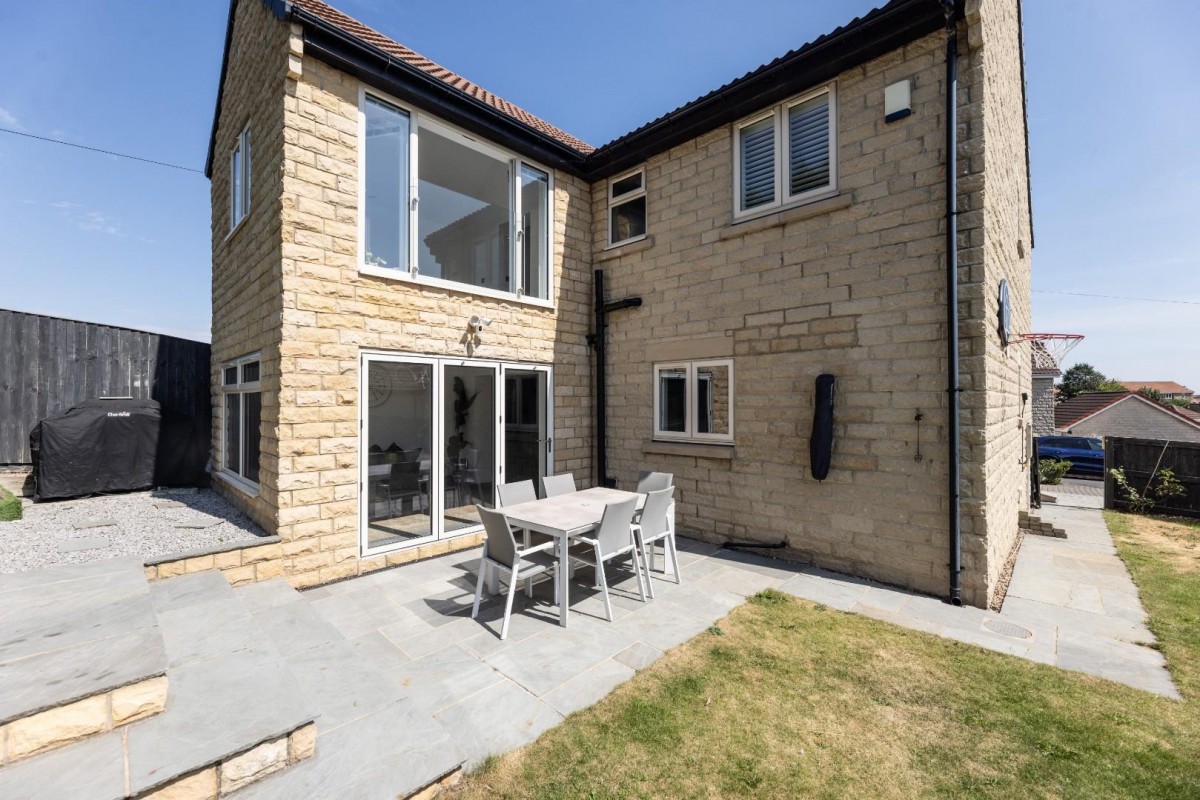 2, Roberts Close, Fairburn, Knottingley, North Yor