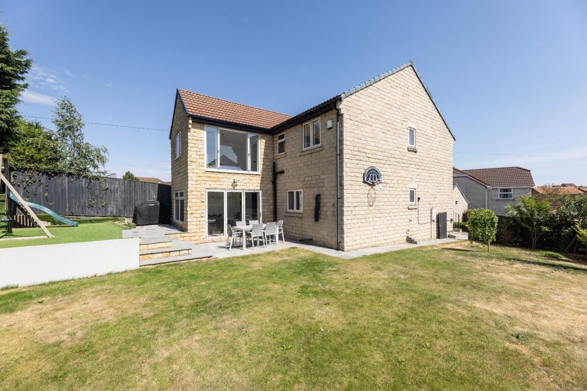 2, Roberts Close, Fairburn, Knottingley, North Yor
