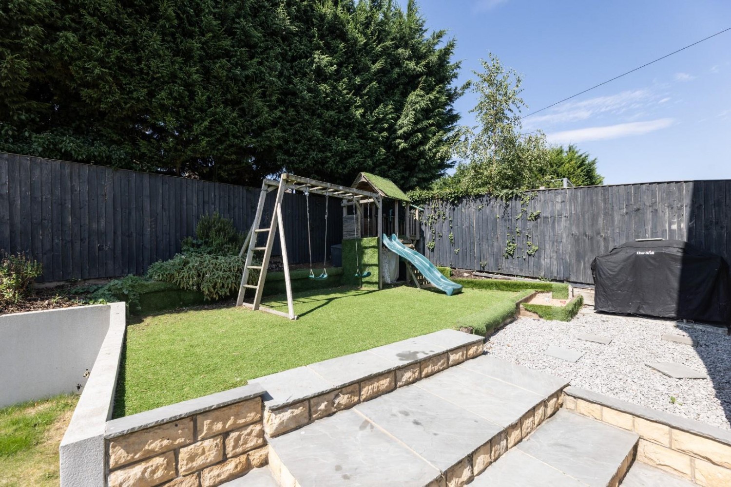 4 bedroom House for sale in 2, Roberts Close, Fairburn, Knottingley, North Yor