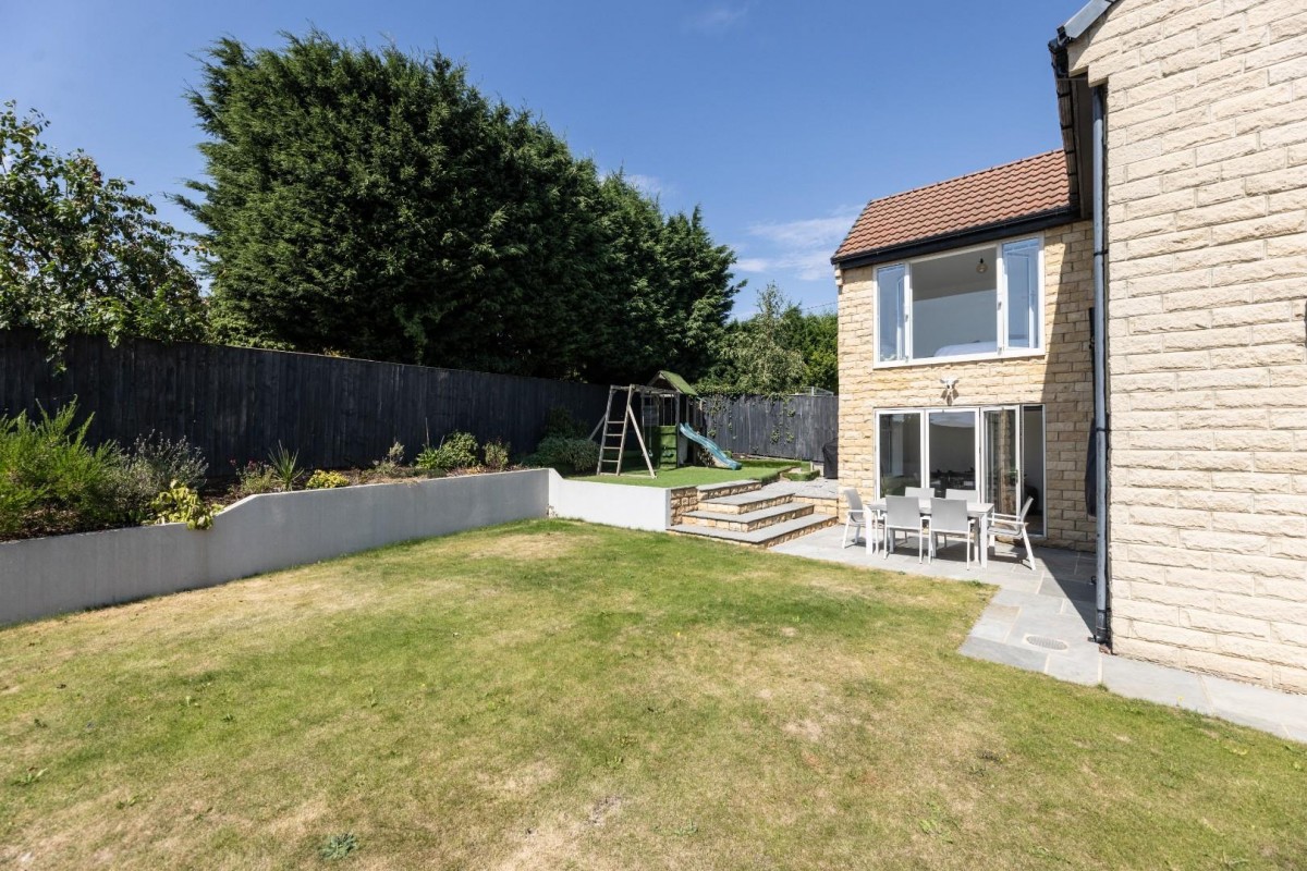 2, Roberts Close, Fairburn, Knottingley, North Yor