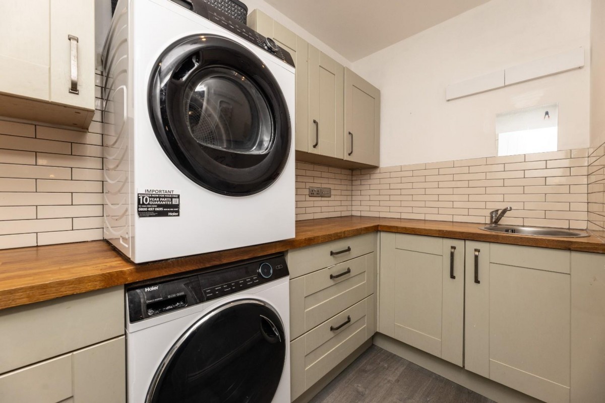 2, Roberts Close, Fairburn, Knottingley, North Yor