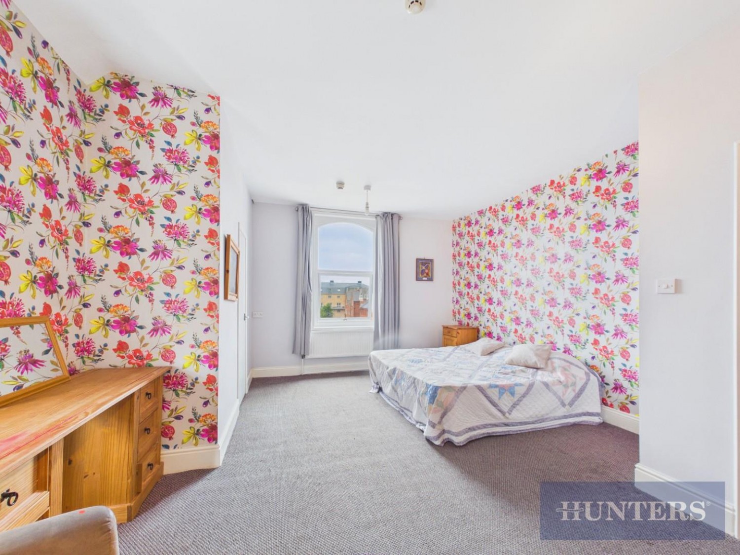 6 bedroom House for sale in West Street, Scarborough