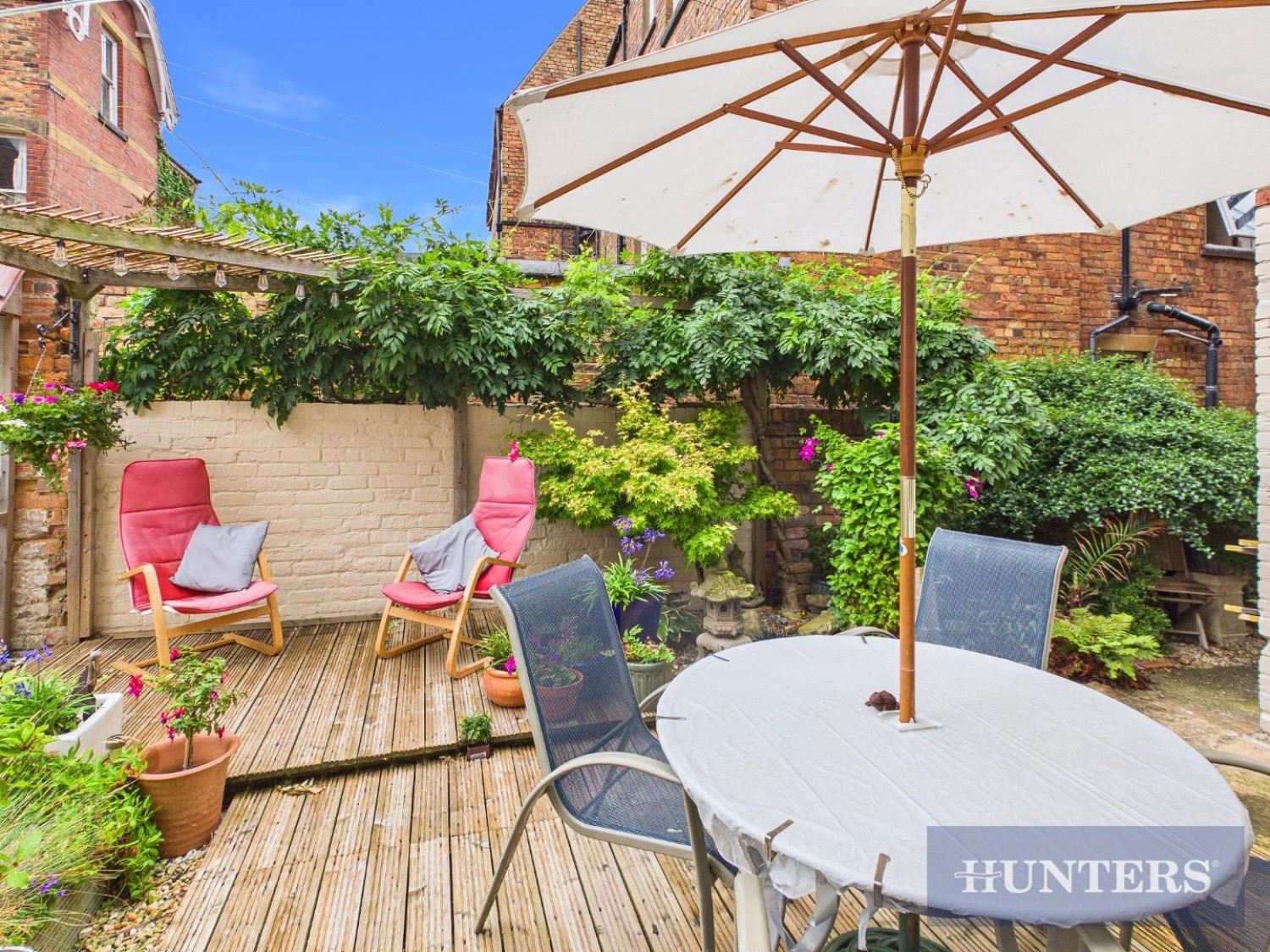 6 bedroom House for sale in West Street, Scarborough