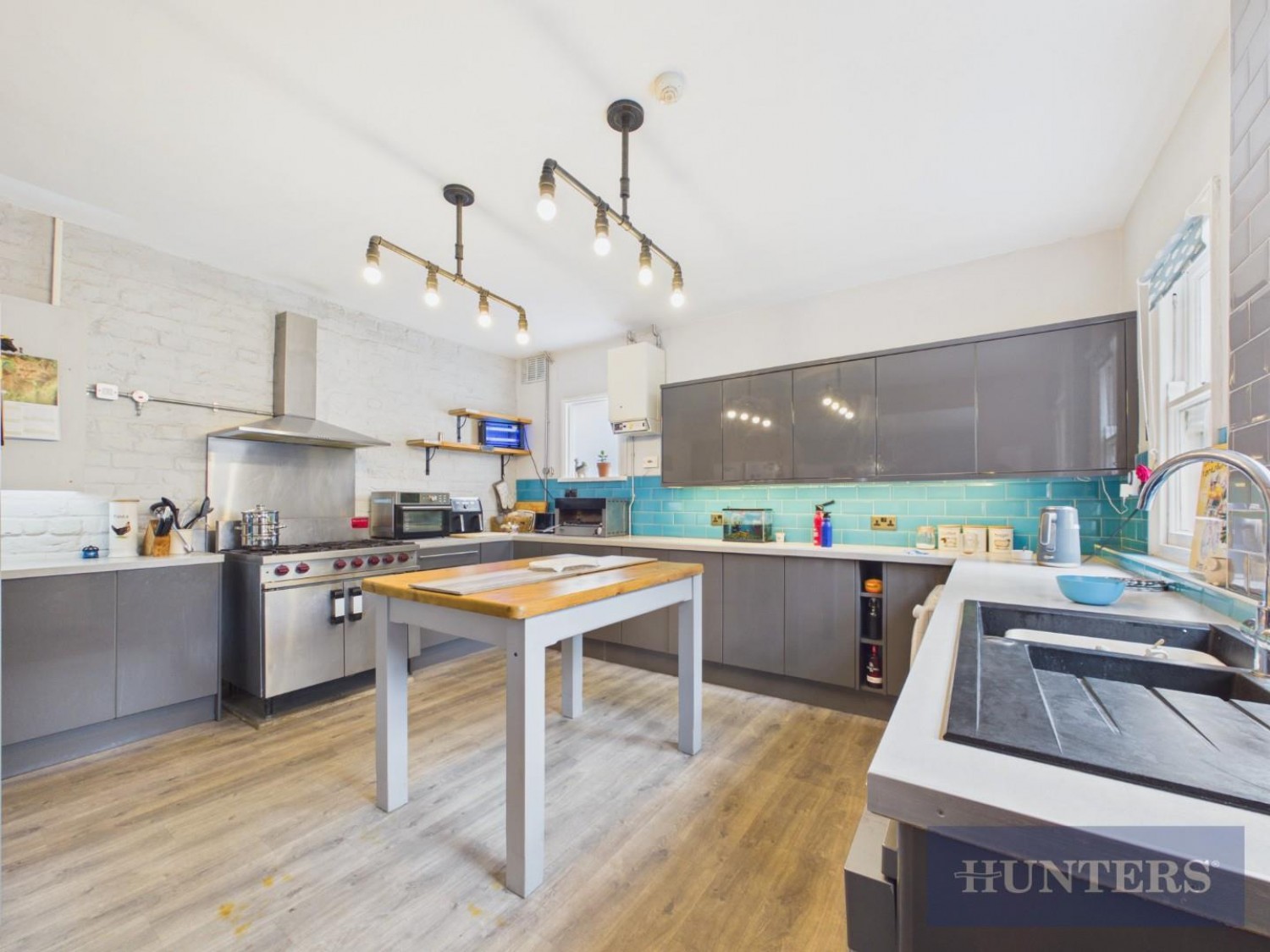 6 bedroom House for sale in West Street, Scarborough