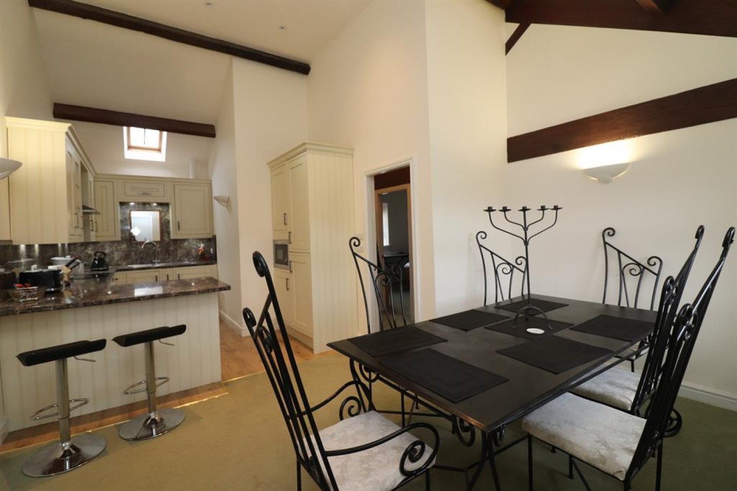 2 bedroom Flat to let in Longsight Road, Clayton Le Dale, Blackburn, BB1 9EX