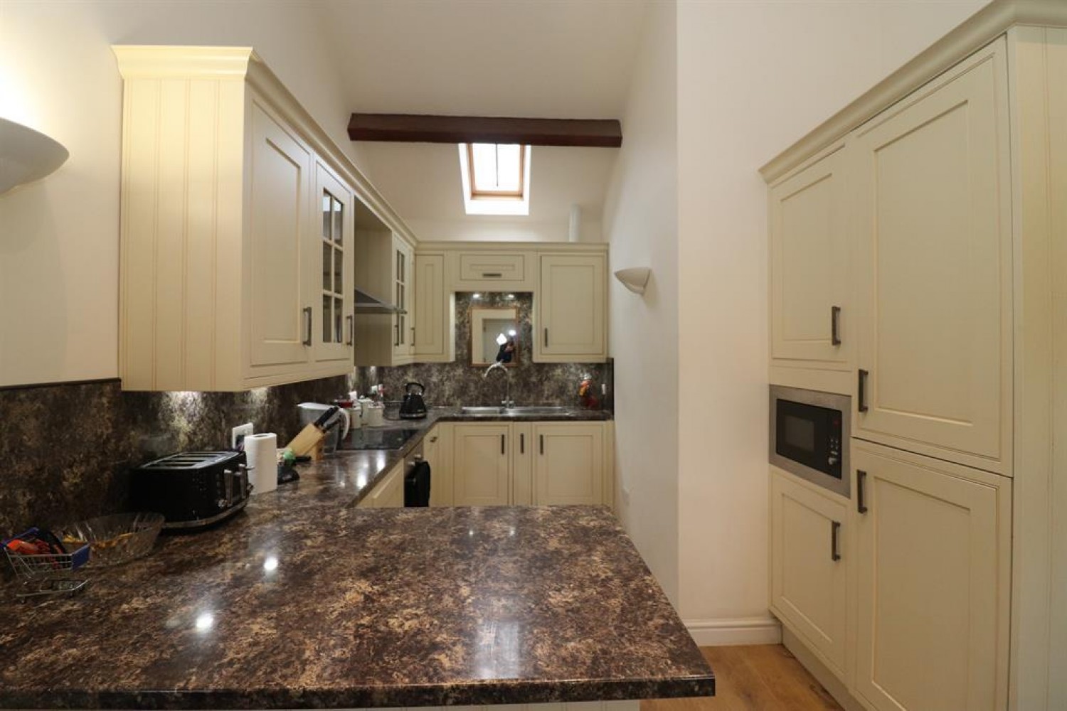 2 bedroom Flat to let in Longsight Road, Clayton Le Dale, Blackburn, BB1 9EX