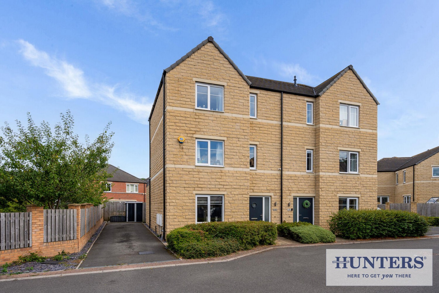 4 bedroom House for sale in West Wood Close, Apperley Bridge, Bradford