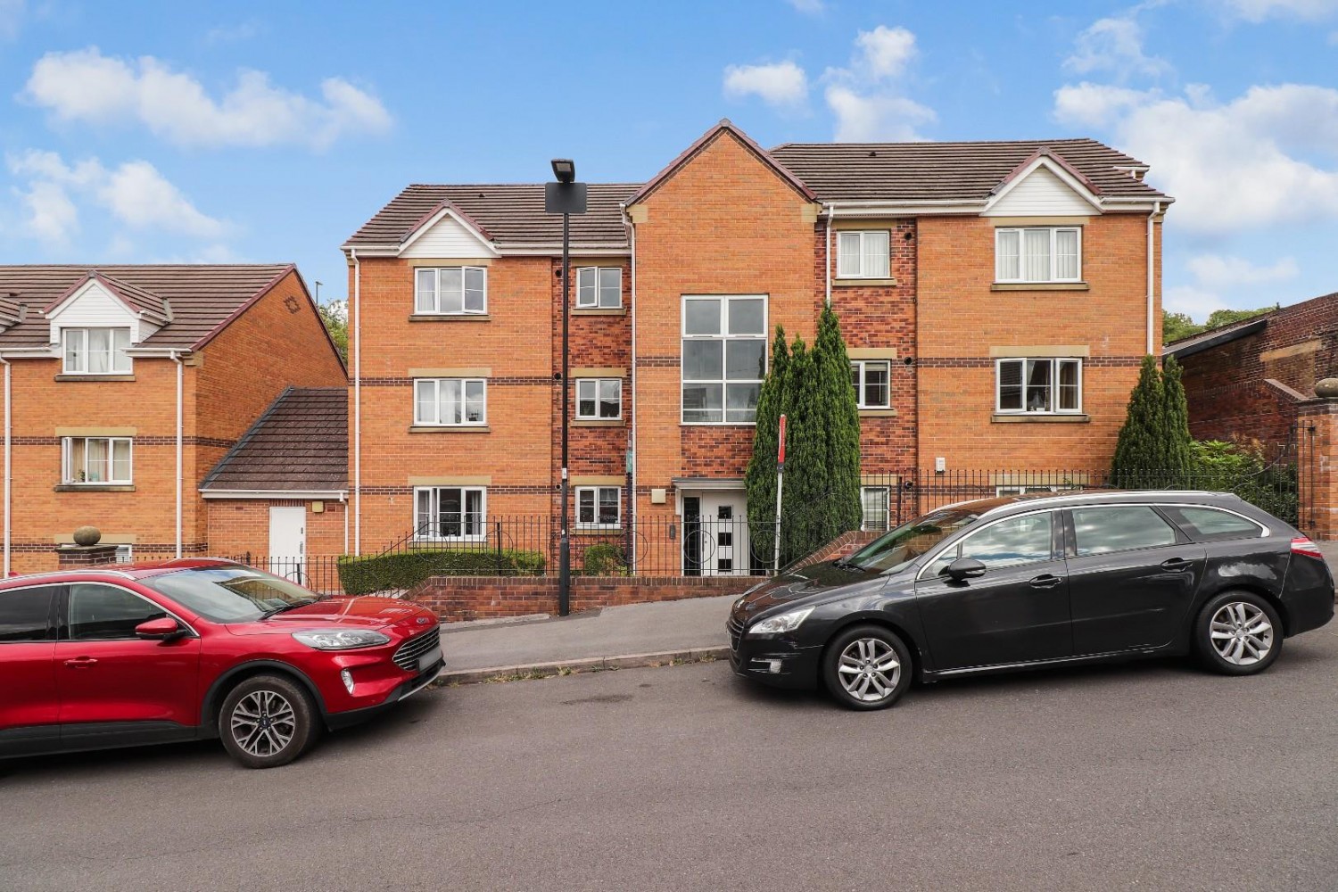 2 bedroom Flat for sale in Tadcaster Road, Woodseats, Sheffield, S8 0RA