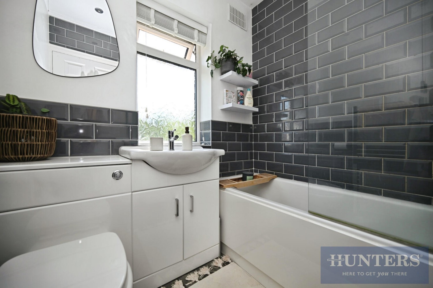 2 bedroom House for sale in Swincar Avenue, Yeadon, Leeds