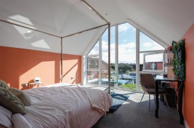 Port Road West, Barry