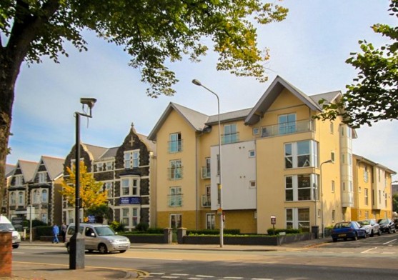 Central Court, Roath