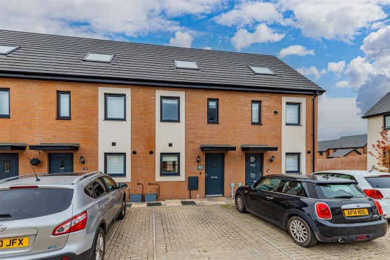 Gwern Gwynfael, Capel Llanilltern, Cardiff