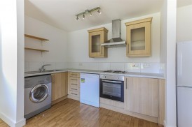 Central Court, Roath