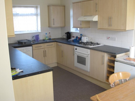 Montreal Avenue, Bristol