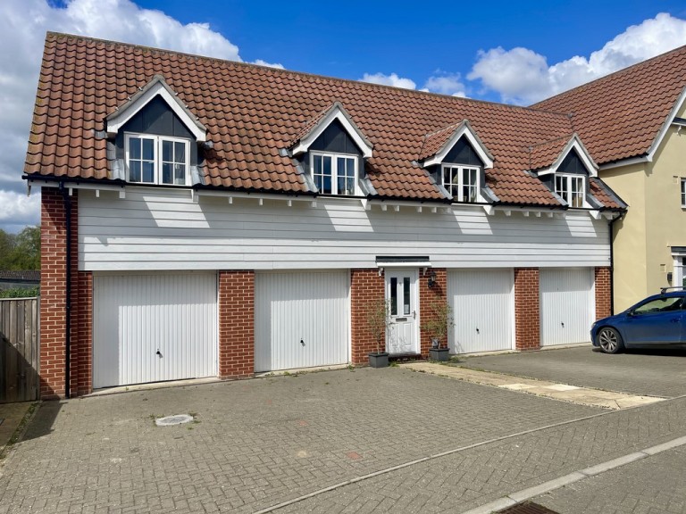 Holly Way, Saxmundham