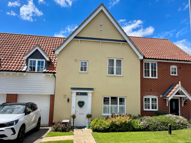 Holly Way, Saxmundham, IP17 1FU