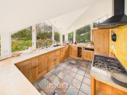 Cwm-Yr-Eglwys, Dinas Cross, SA42