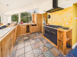 Cwm-Yr-Eglwys, Dinas Cross, SA42