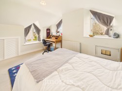 Cwm-Yr-Eglwys, Dinas Cross, SA42