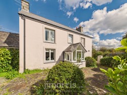 Cwm-Yr-Eglwys, Dinas Cross, SA42