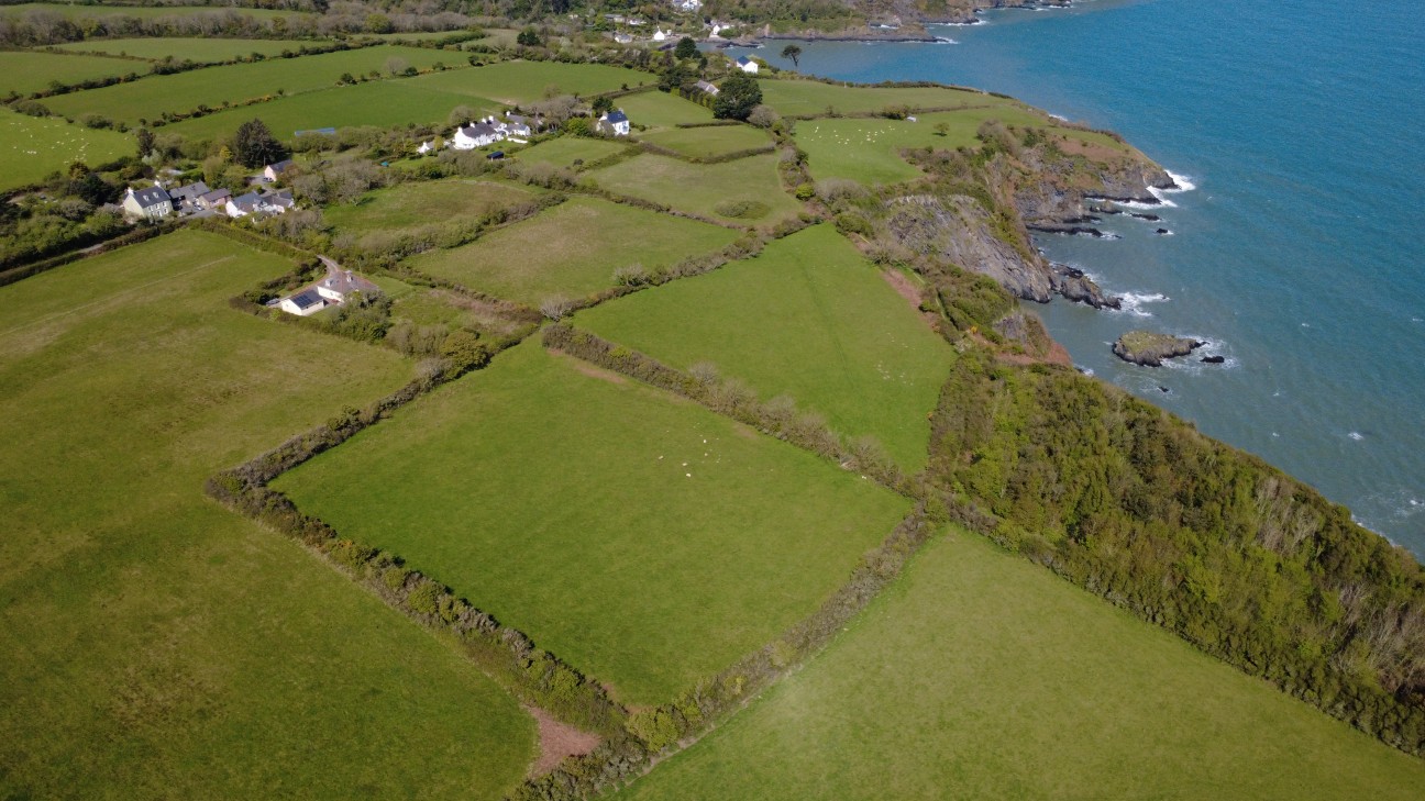 Cwm-Yr-Eglwys, Dinas Cross, SA42