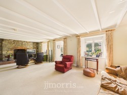 Cwm-Yr-Eglwys, Dinas Cross, SA42