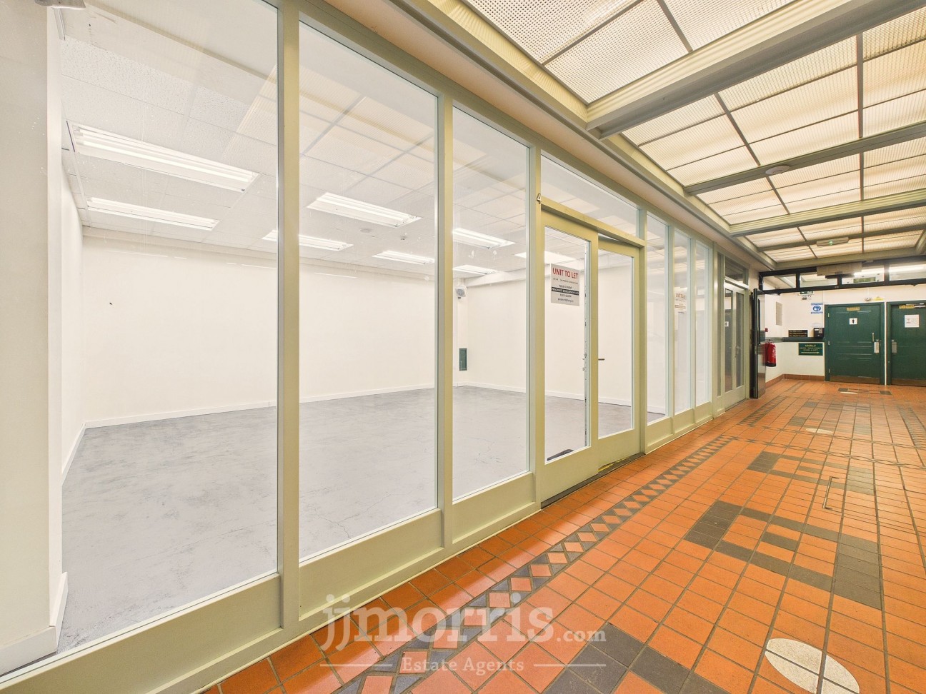 Pendre, Canolfan Teifi Pendre, SA43