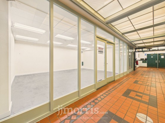 Pendre, Canolfan Teifi Pendre, SA43