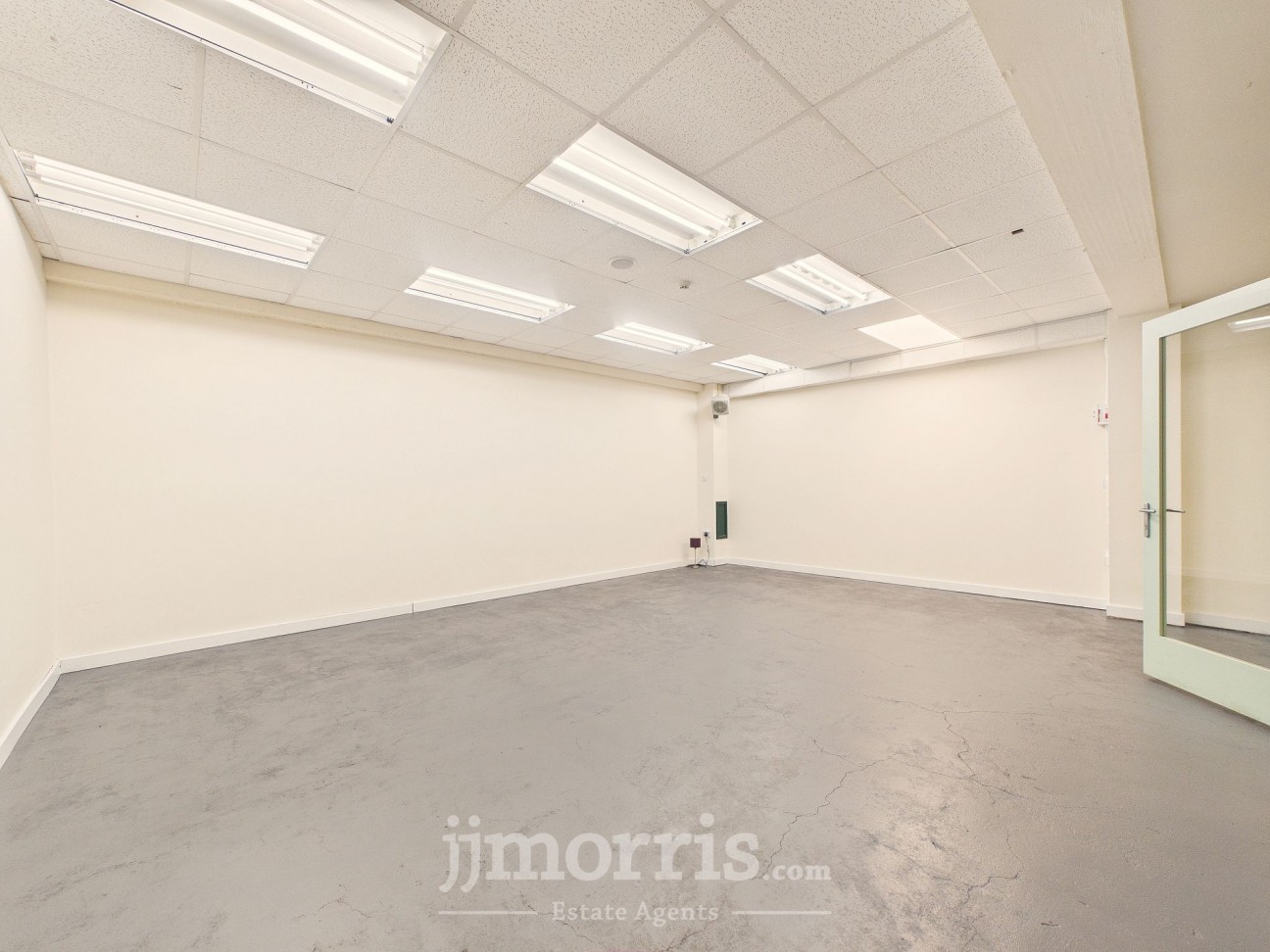 Pendre, Canolfan Teifi Pendre, SA43