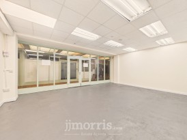 Pendre, Canolfan Teifi Pendre, SA43