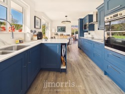 1 Maes Y Cnwce, Newport, SA42